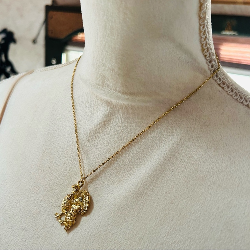 Vintage gold plated turkey pendant on chain necklace - Picture 3 of 9